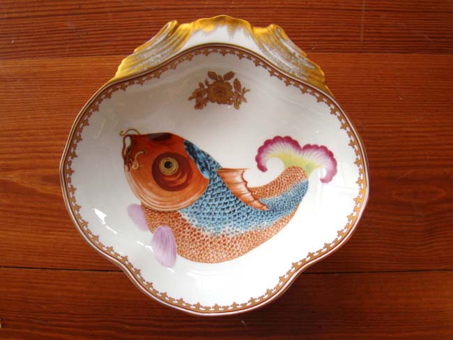 A fabulous adaptation of a Chinese Export armorial style shrimp bowl circa 1750-1760 made by Mottahedeh
